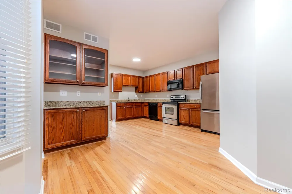 1030 Lorenzo Court Troy City, MI 48085