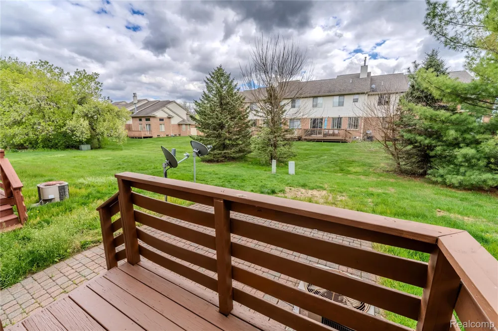 1030 Lorenzo Court Troy City, MI 48085