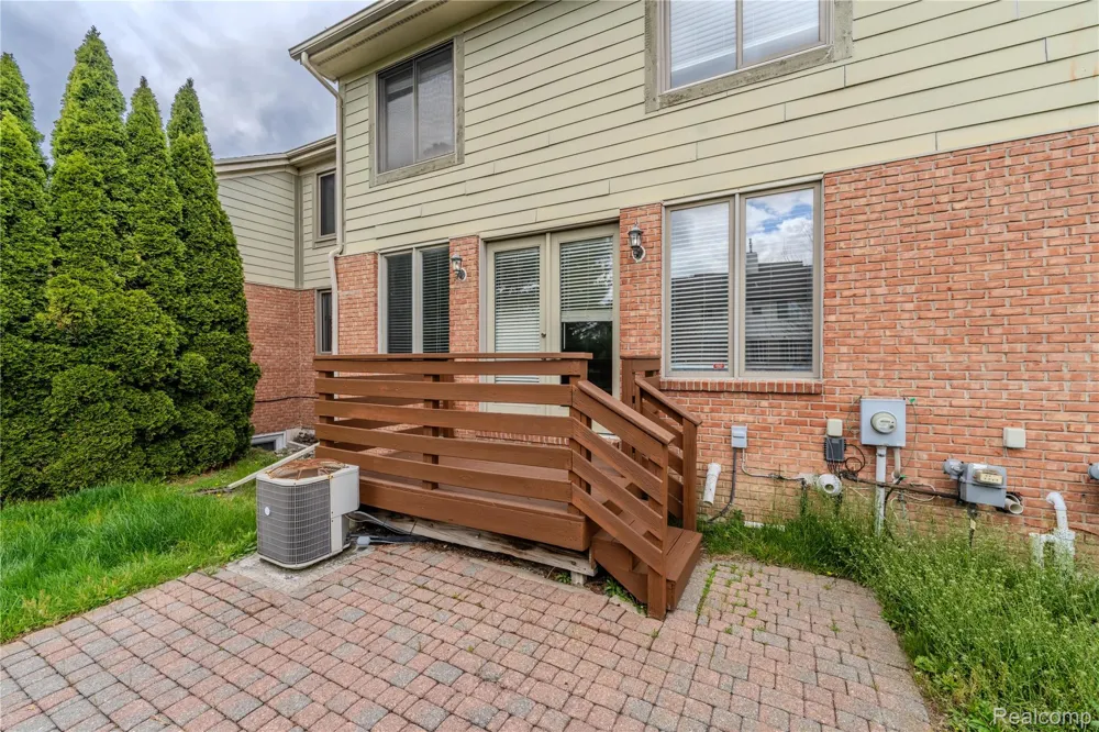 1030 Lorenzo Court Troy City, MI 48085