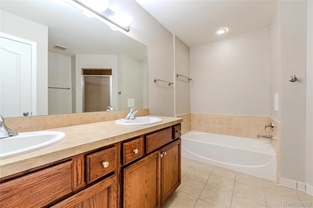 1030 Lorenzo Court Troy City, MI 48085
