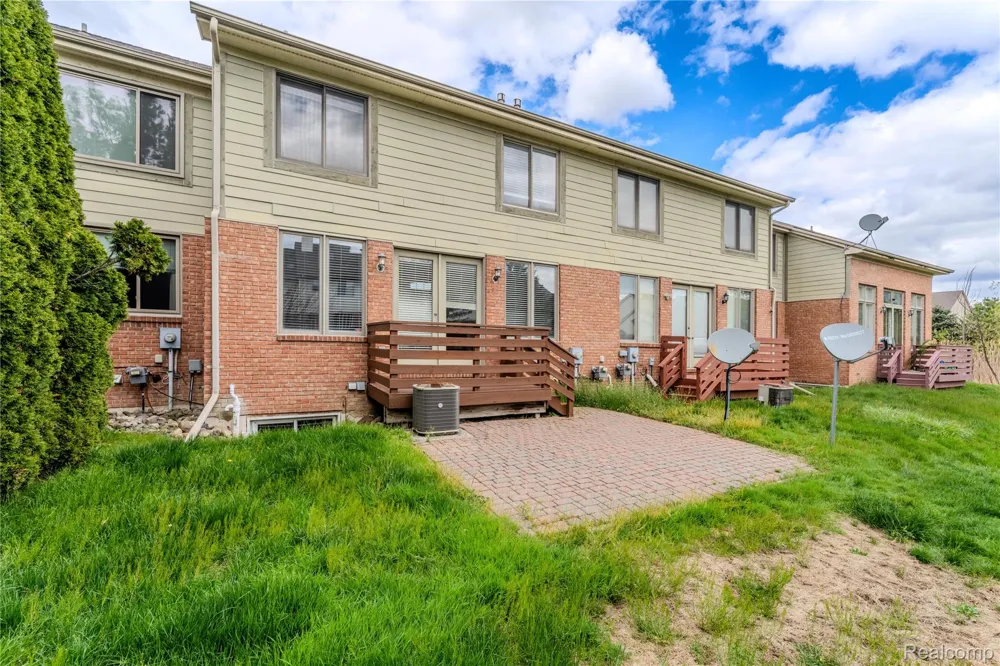 1030 Lorenzo Court Troy City, MI 48085