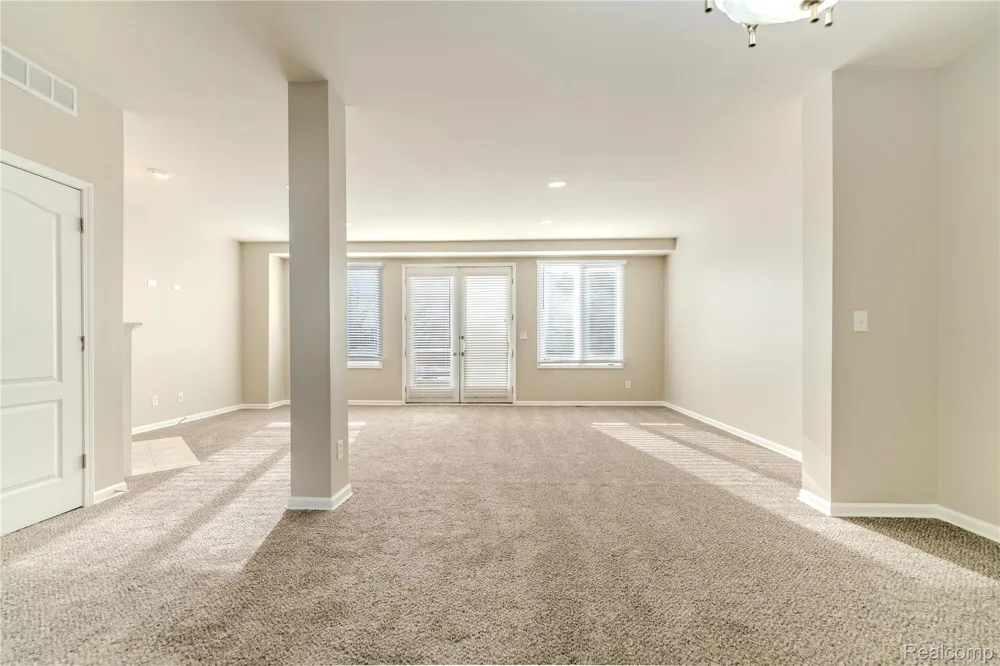 1030 Lorenzo Court Troy City, MI 48085
