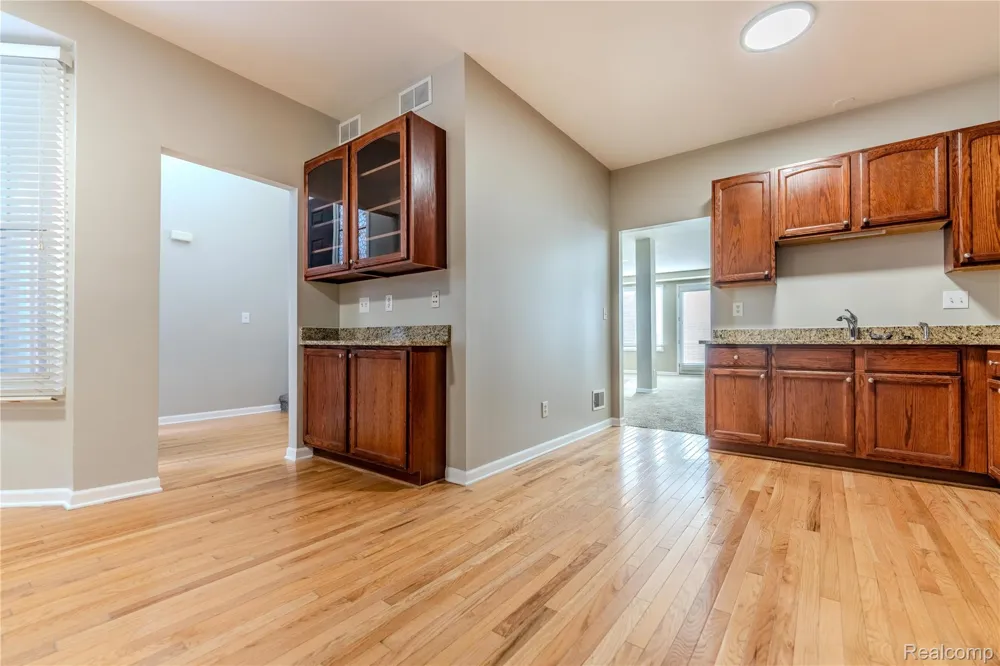 1030 Lorenzo Court Troy City, MI 48085