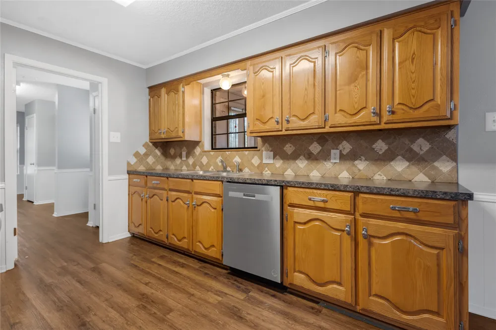 1609 Robin Street Mineola, TX 75773