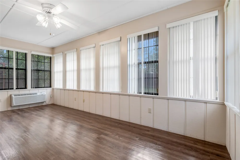 1609 Robin Street Mineola, TX 75773