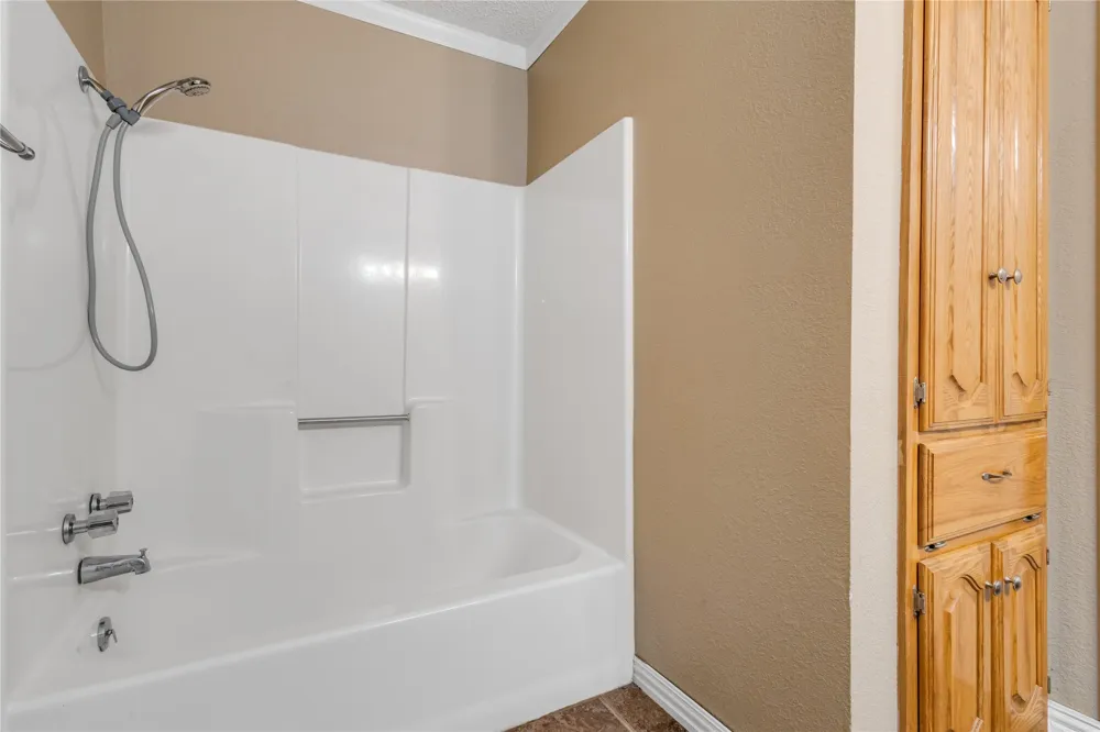 1609 Robin Street Mineola, TX 75773
