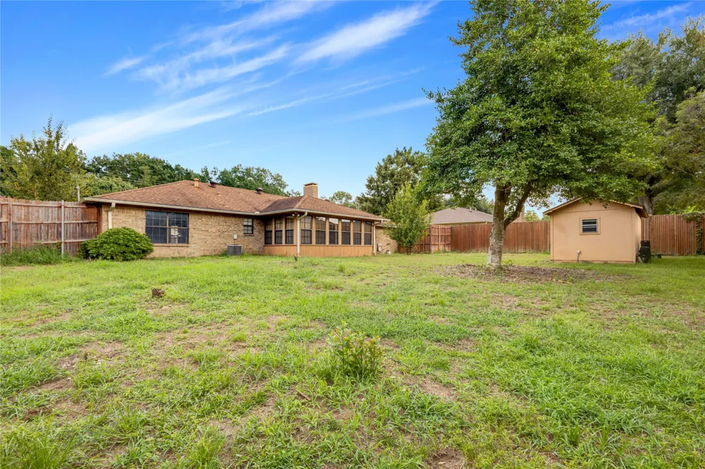 1609 Robin Street Mineola, TX 75773