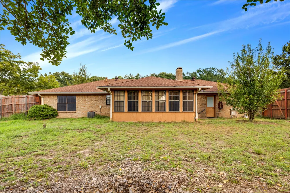 1609 Robin Street Mineola, TX 75773