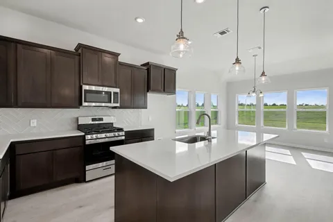 2000 Twin Lakes Boulevard