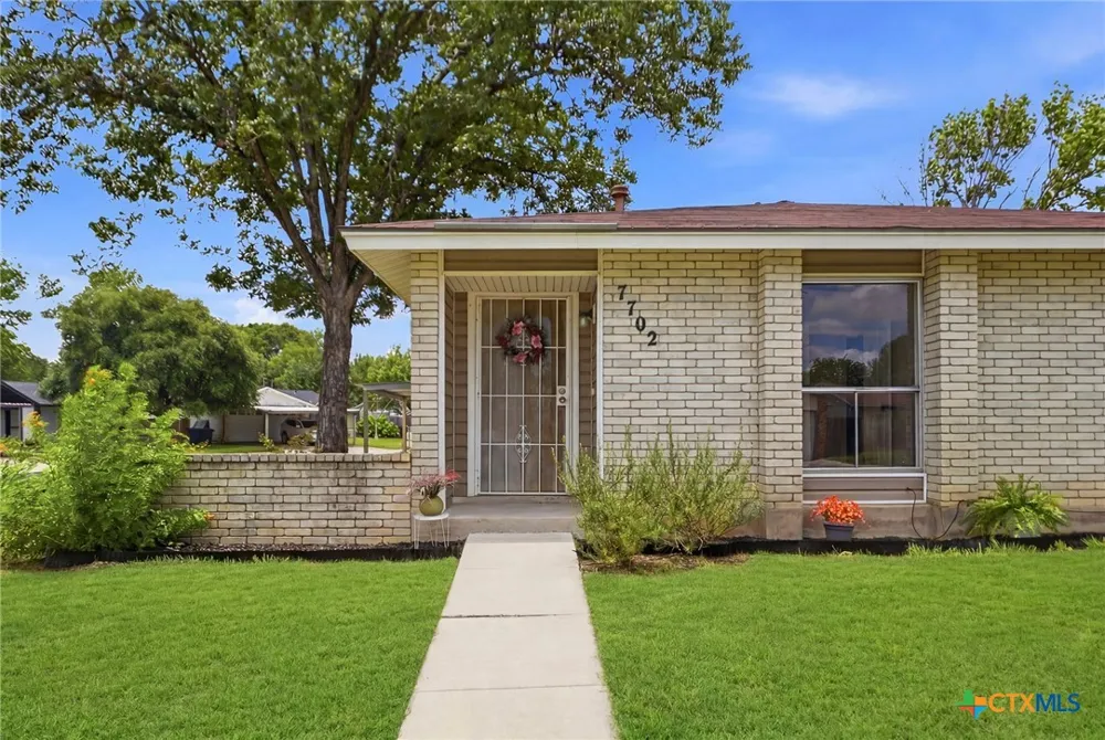 7702 Pipers Swan Street San Antonio, TX 78251
