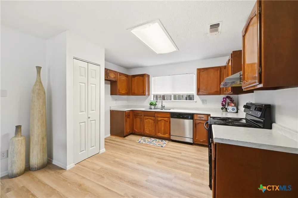 7702 Pipers Swan Street San Antonio, TX 78251