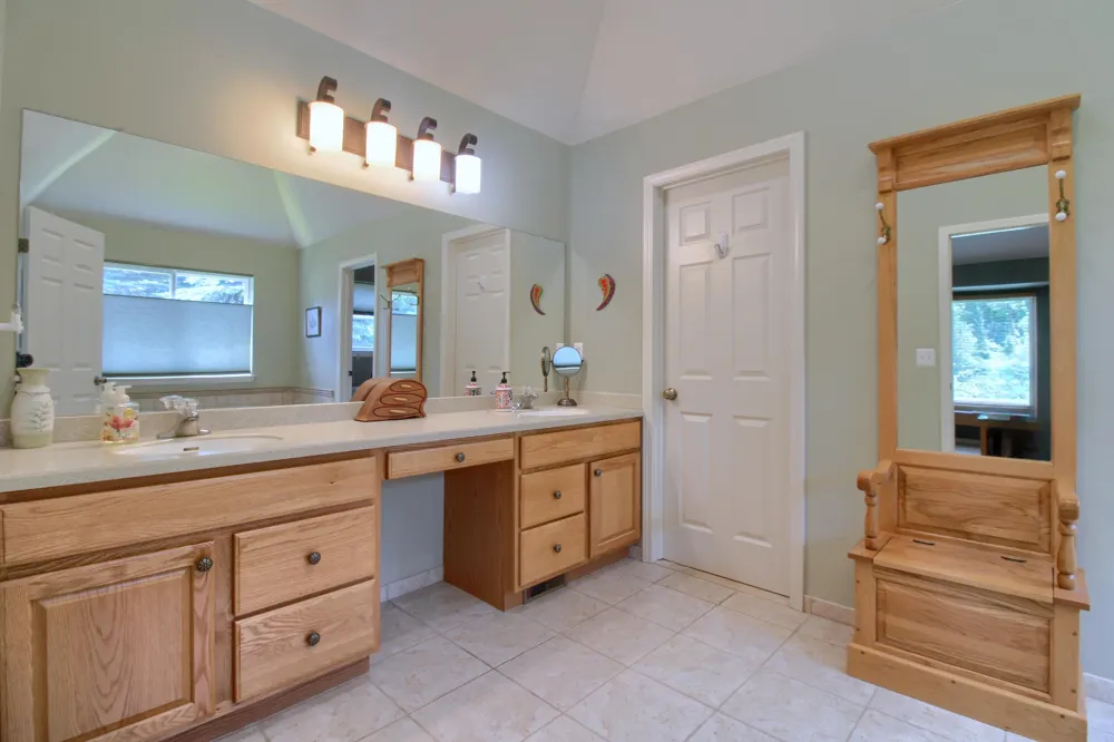 6833 Meadows Pass Webster Township, MI 48130