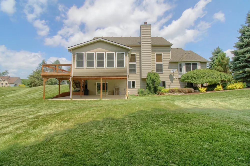 6833 Meadows Pass Webster Township, MI 48130