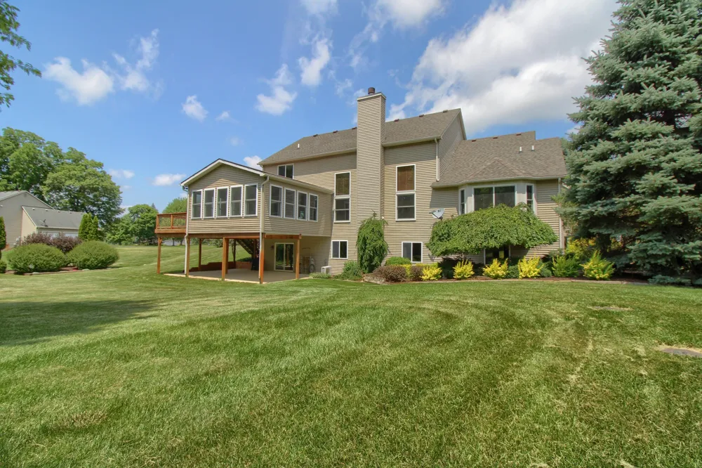 6833 Meadows Pass Webster Township, MI 48130