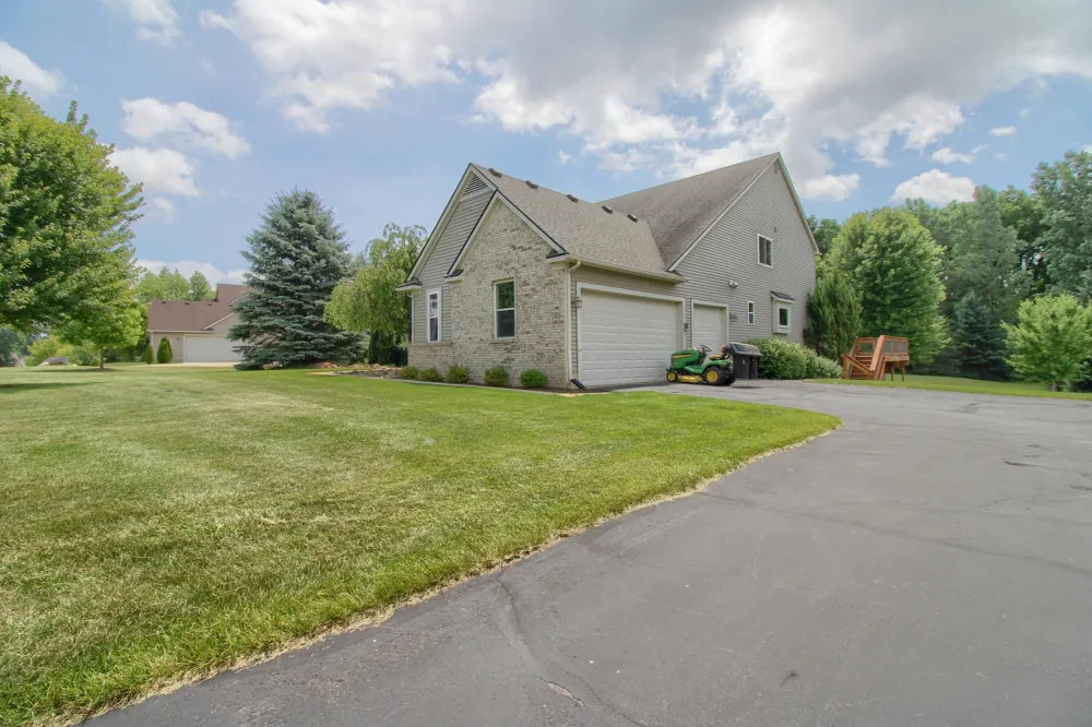 6833 Meadows Pass Webster Township, MI 48130