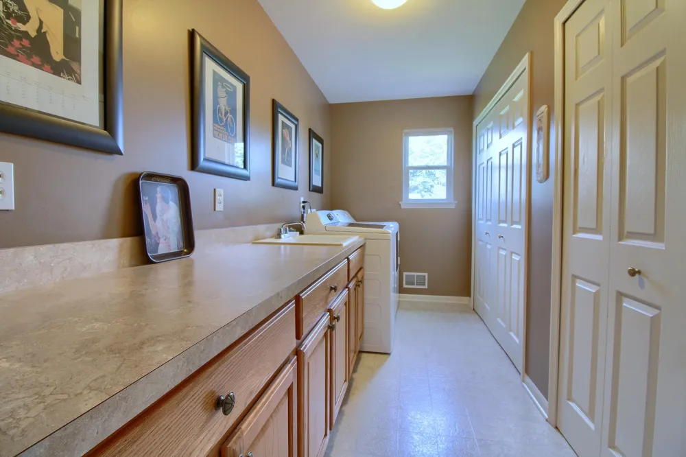 6833 Meadows Pass Webster Township, MI 48130