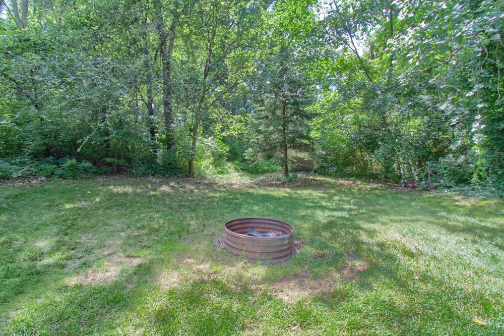 6833 Meadows Pass Webster Township, MI 48130