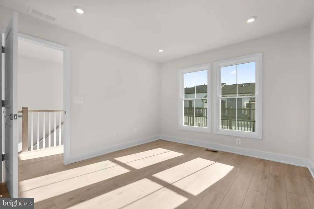2 AVIATION PLACE #TALLY 20-R2-RT Herndon, VA 20171