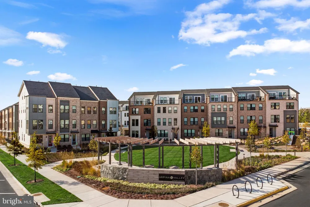 2 AVIATION PLACE #TALLY 20-R2-RT Herndon, VA 20171