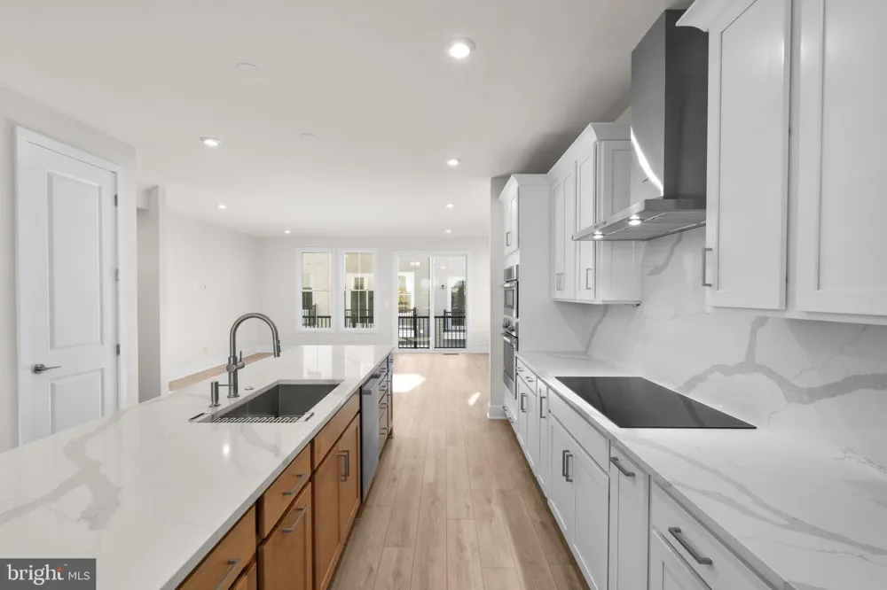 2 AVIATION PLACE #TALLY 20-R2-RT Herndon, VA 20171