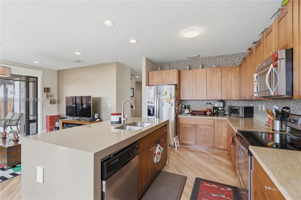 1016 NW 99th Psge #1016 Miami, FL 33172