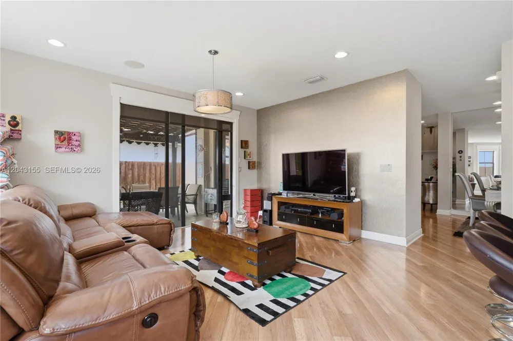 1016 NW 99th Psge #1016 Miami, FL 33172