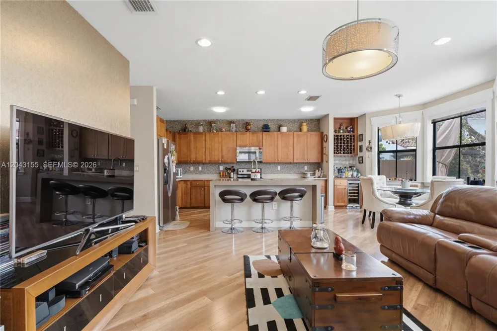 1016 NW 99th Psge #1016 Miami, FL 33172