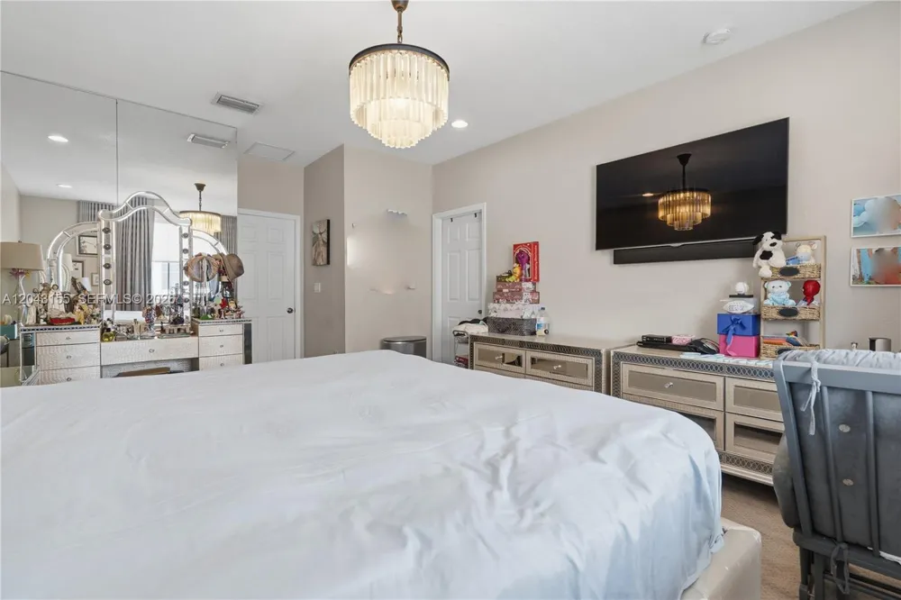 1016 NW 99th Psge #1016 Miami, FL 33172