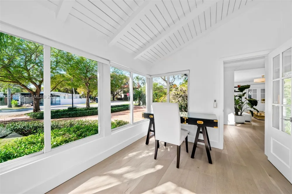 939 W 47th Ct Miami Beach, FL 33140