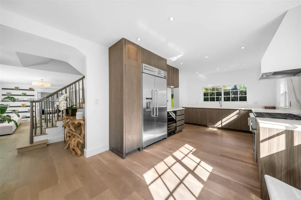 939 W 47th Ct Miami Beach, FL 33140