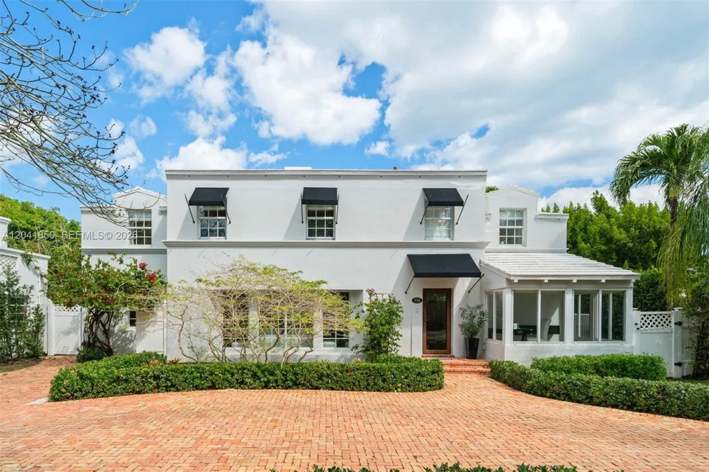 939 W 47th Ct Miami Beach, FL 33140