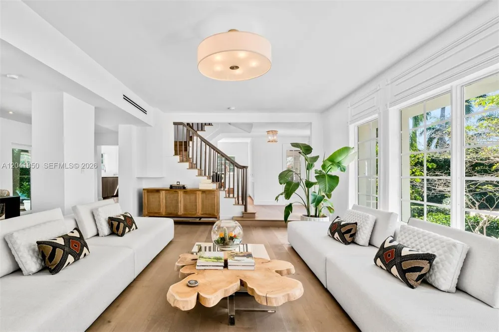 939 W 47th Ct Miami Beach, FL 33140