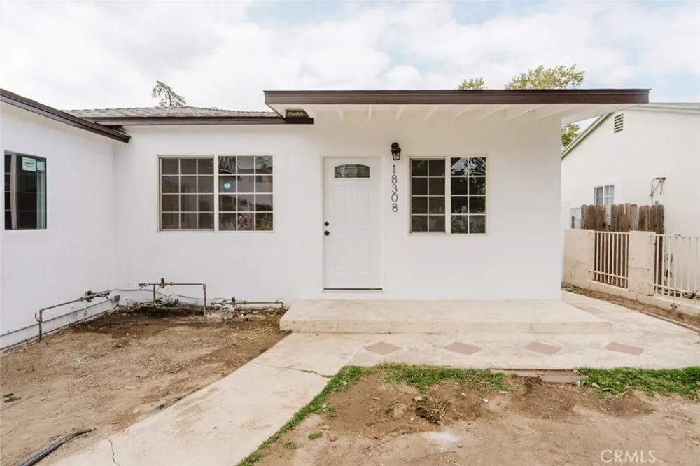 18308 Gresham Street Northridge, CA 91325