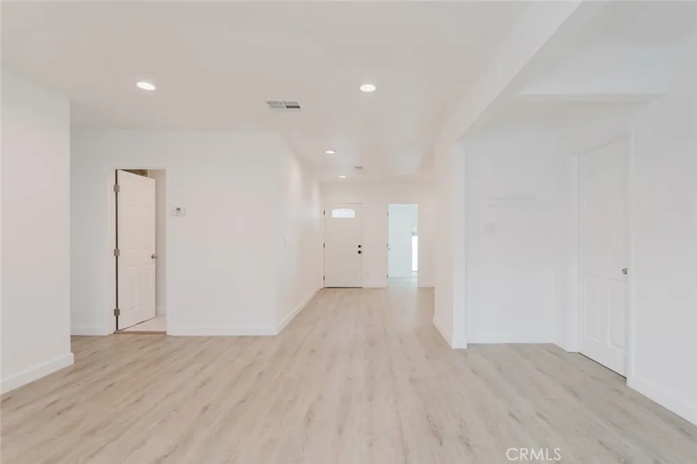18308 Gresham Street Northridge, CA 91325