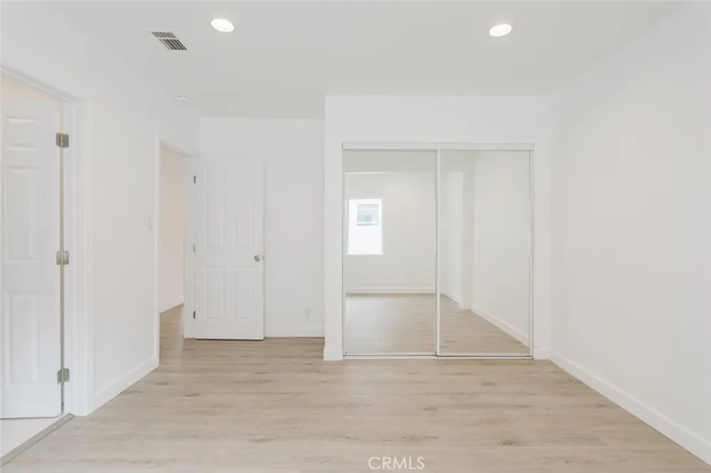 18308 Gresham Street Northridge, CA 91325
