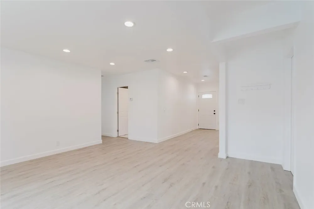 18308 Gresham Street Northridge, CA 91325