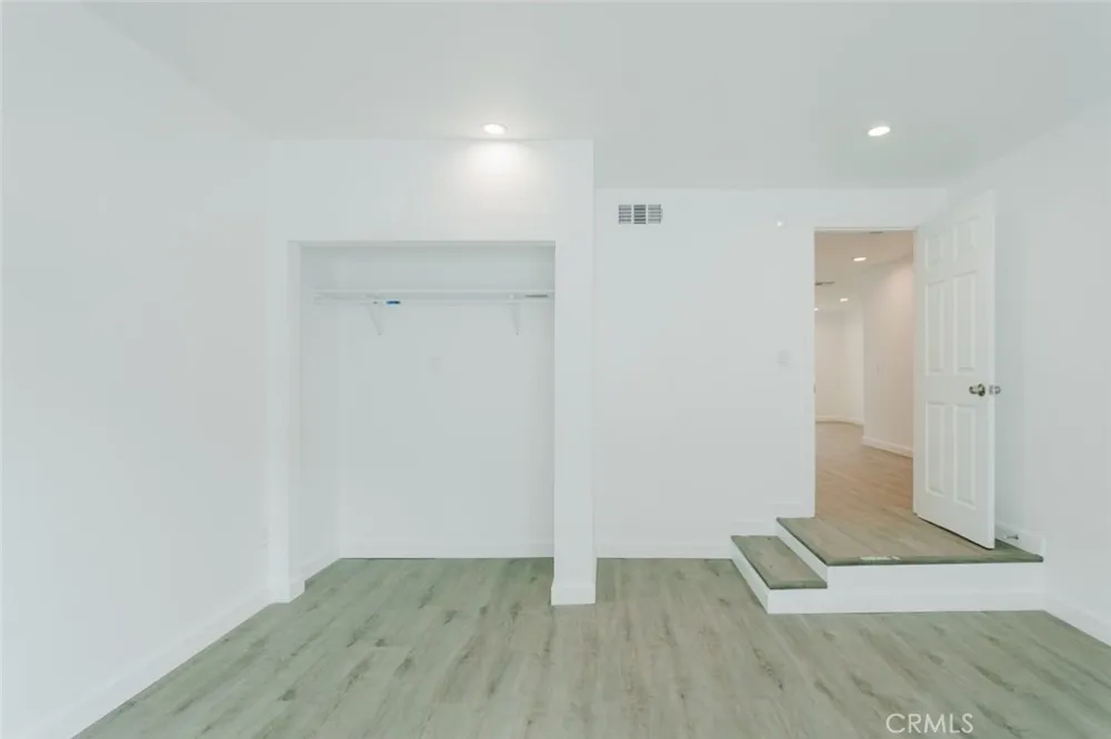18308 Gresham Street Northridge, CA 91325