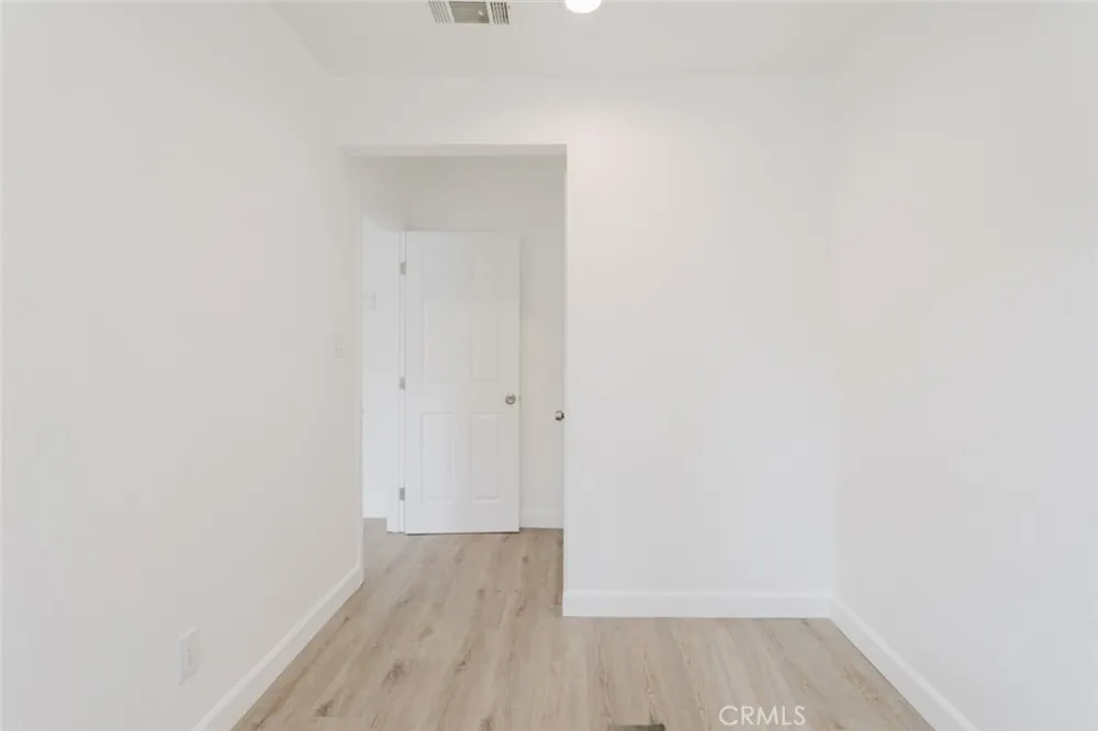 18308 Gresham Street Northridge, CA 91325