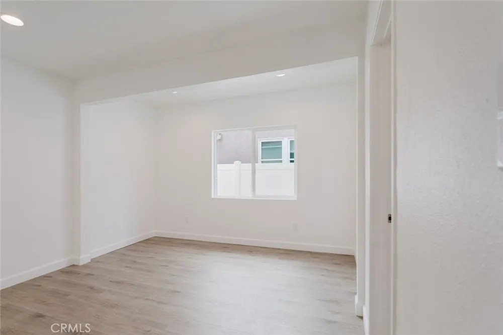 18308 Gresham Street Northridge, CA 91325