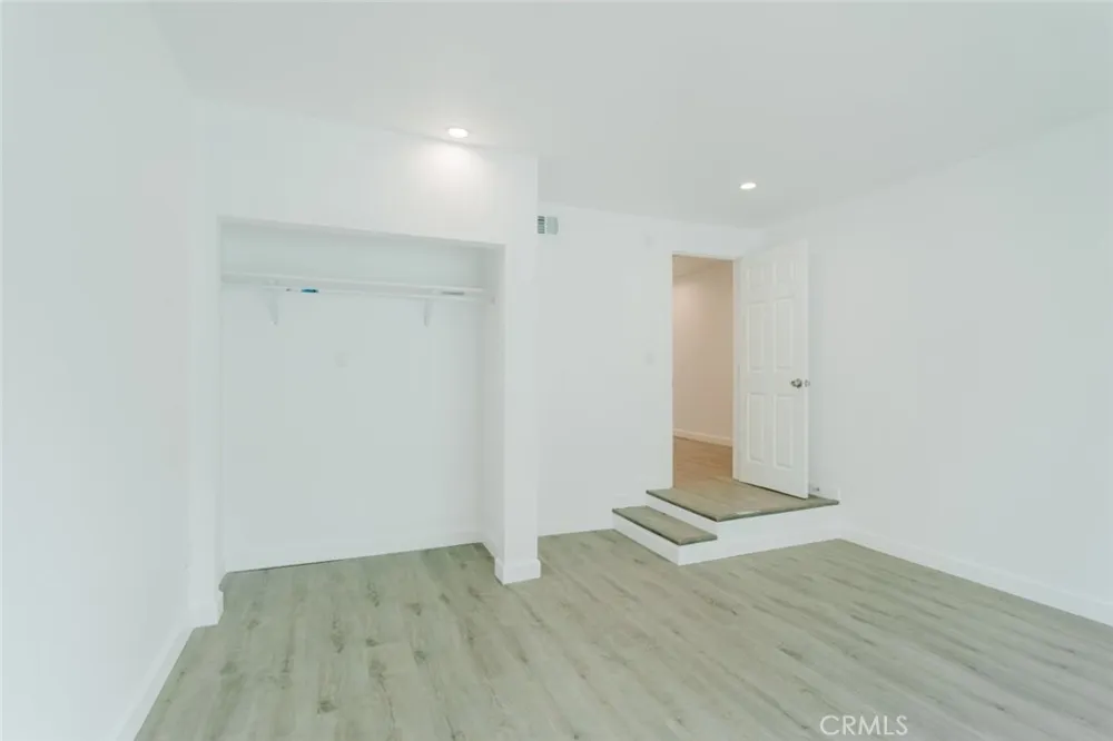 18308 Gresham Street Northridge, CA 91325