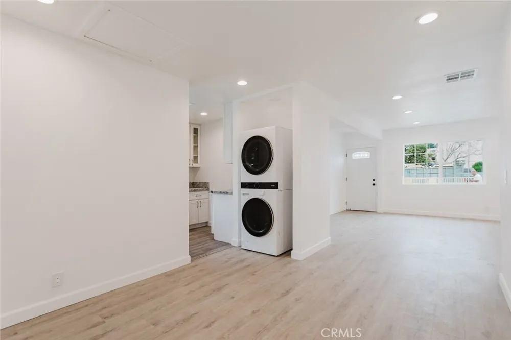 18308 Gresham Street Northridge, CA 91325