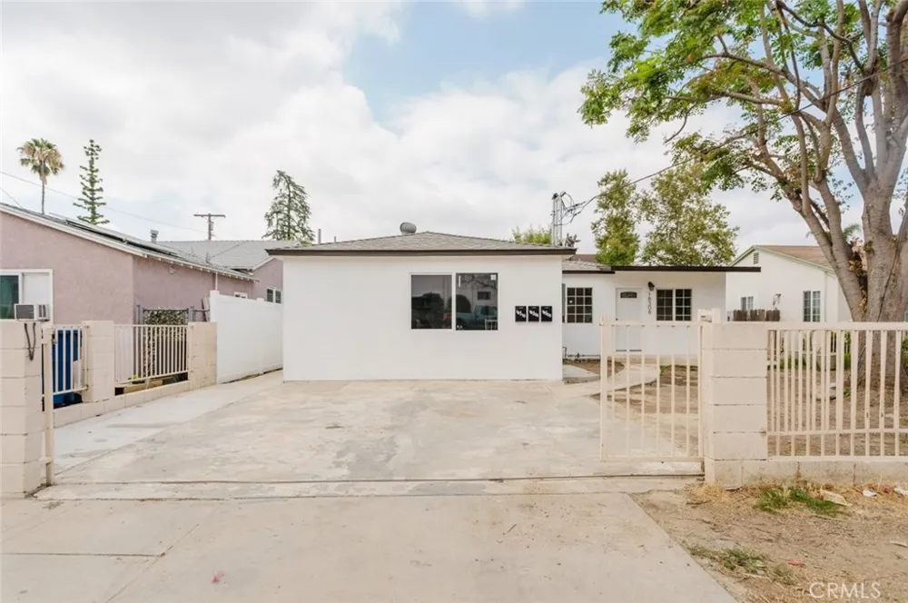 18308 Gresham Street Northridge, CA 91325