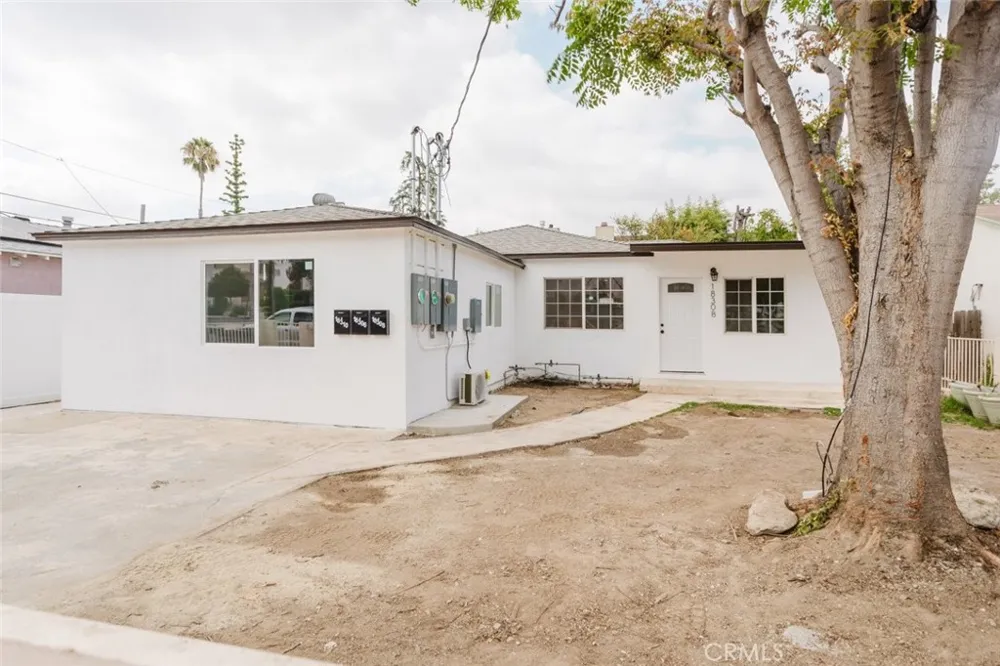 18308 Gresham Street Northridge, CA 91325