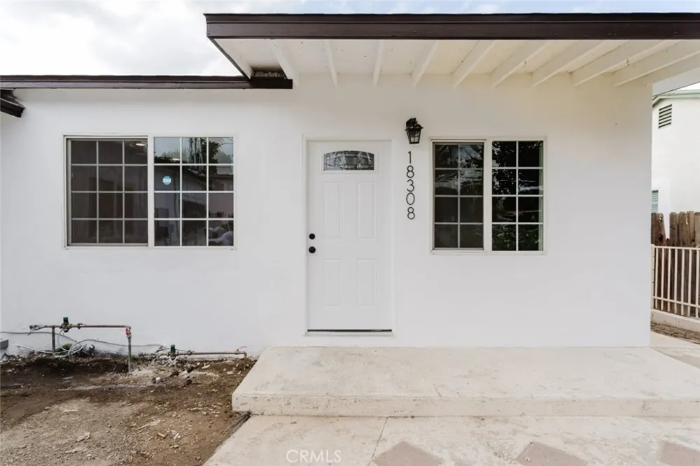 18308 Gresham Street Northridge, CA 91325