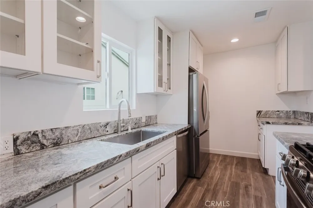 18308 Gresham Street Northridge, CA 91325