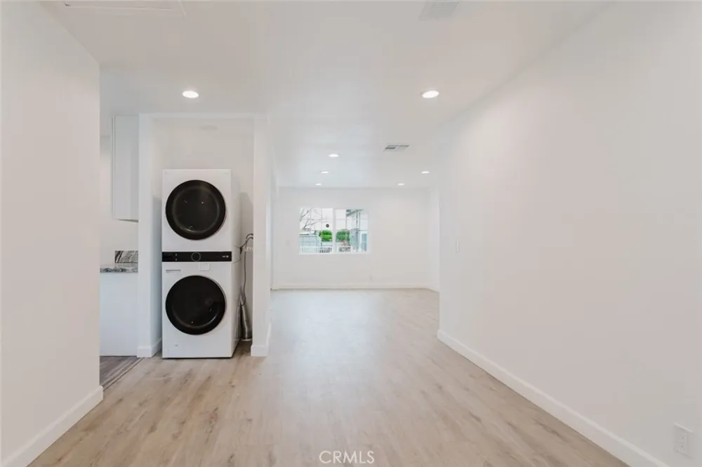 18308 Gresham Street Northridge, CA 91325