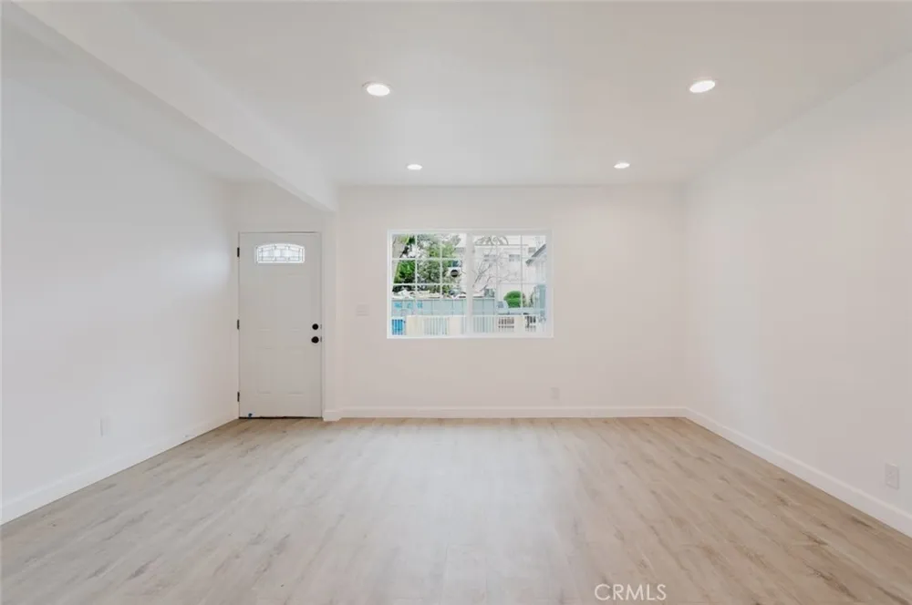18308 Gresham Street Northridge, CA 91325