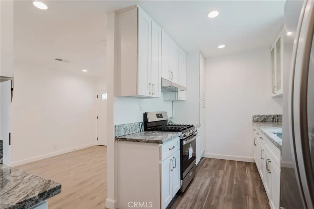 18308 Gresham Street Northridge, CA 91325