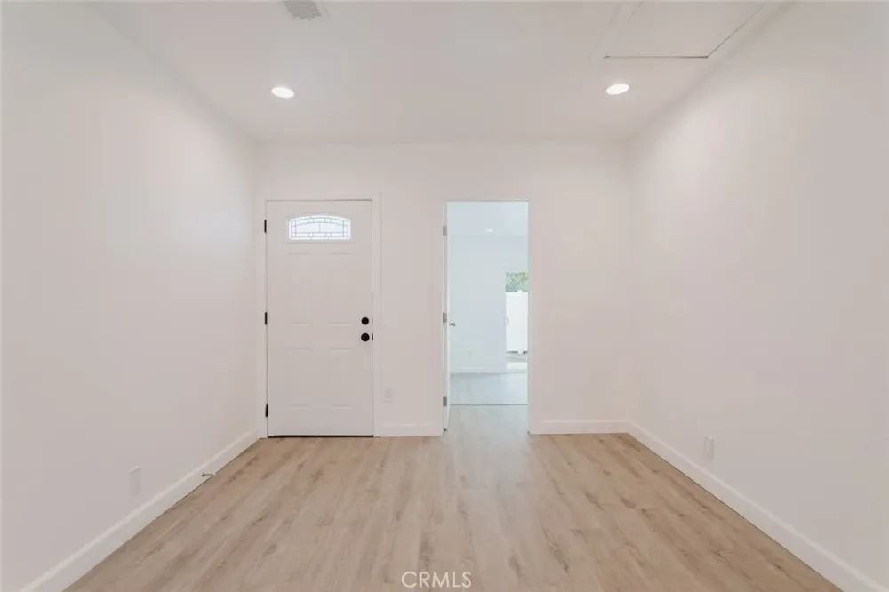 18308 Gresham Street Northridge, CA 91325