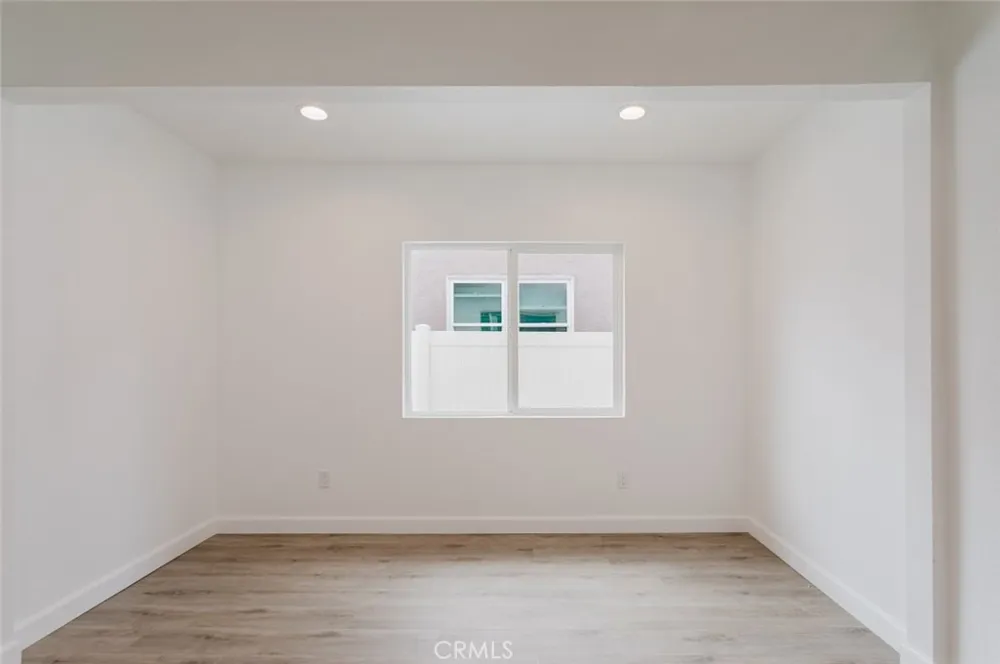 18308 Gresham Street Northridge, CA 91325